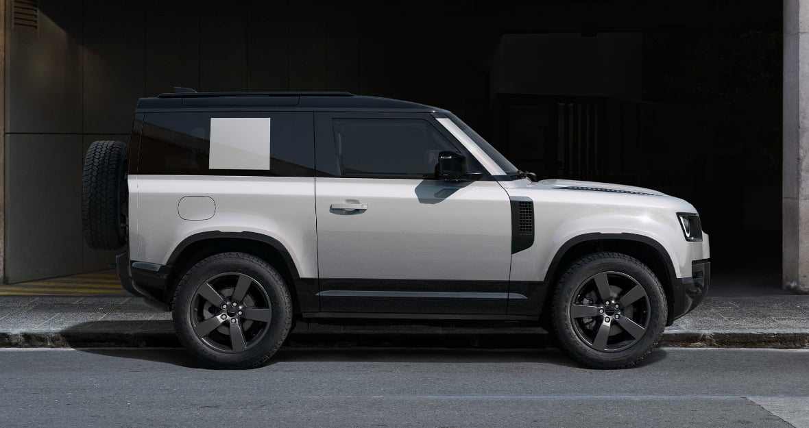 Land Rover Defender 90 in Iraq